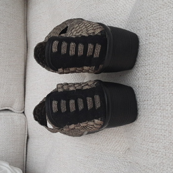 Bronze gold Wedgies New Never worn outside Stretchy upper NWOT - Picture 4 of 7